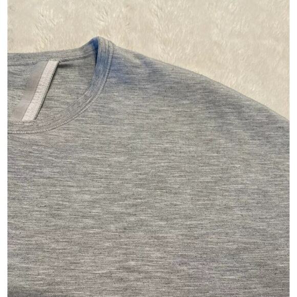 Lululemon Women’s Minimal Gray Top Short Sleeve Crop Peekaboo Open Back FLAWED - Picture 3 of 9